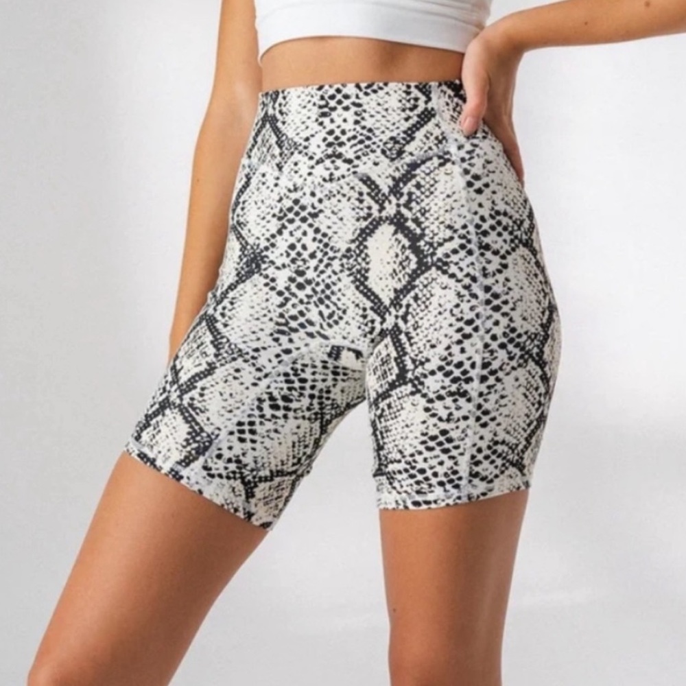 Balance Athletica Vitality Ascend Rider short Snakeskin